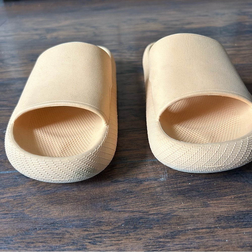 Old Navy, Men, Slides - Picture 5 of 11